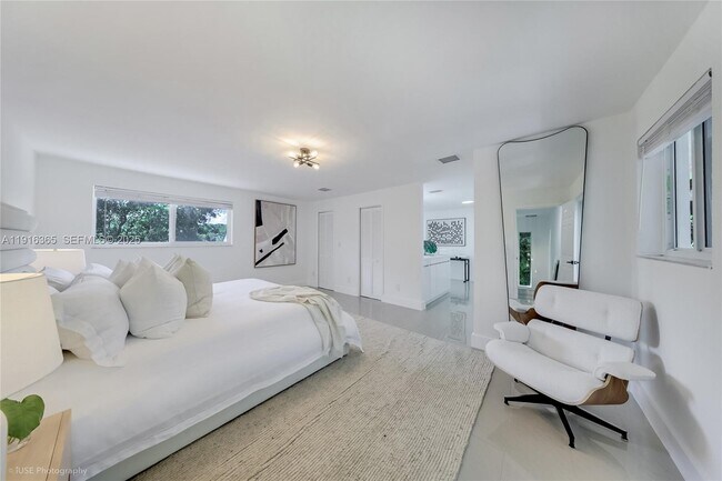 Building Photo - 871 NE 81st St