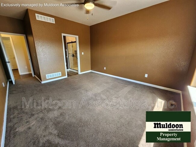 Building Photo - 326 N Longmont Dr