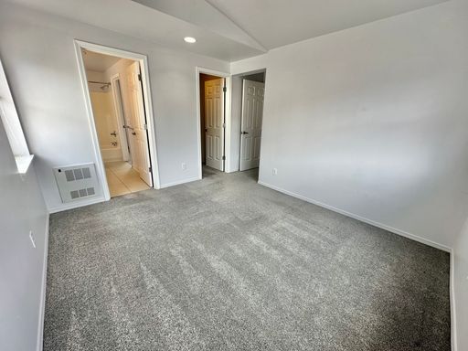 Building Photo - Lovely 3 bed Townhome near desirable Greenlake!