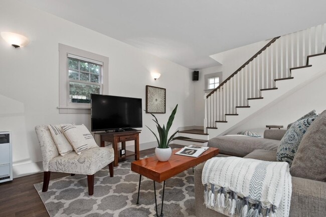 Building Photo - 114 Fairbanks St