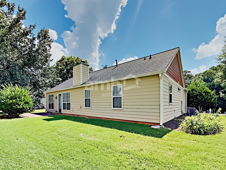 Building Photo - 2510 Baysridge Dr NW