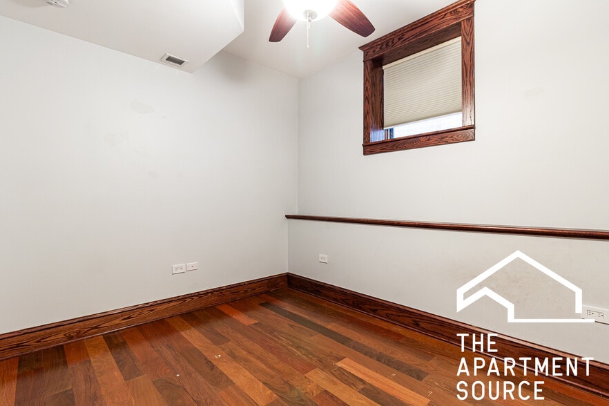 Building Photo - 1019 W Oakdale Ave