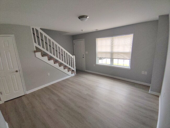 Building Photo - 23 Hobbs Ln