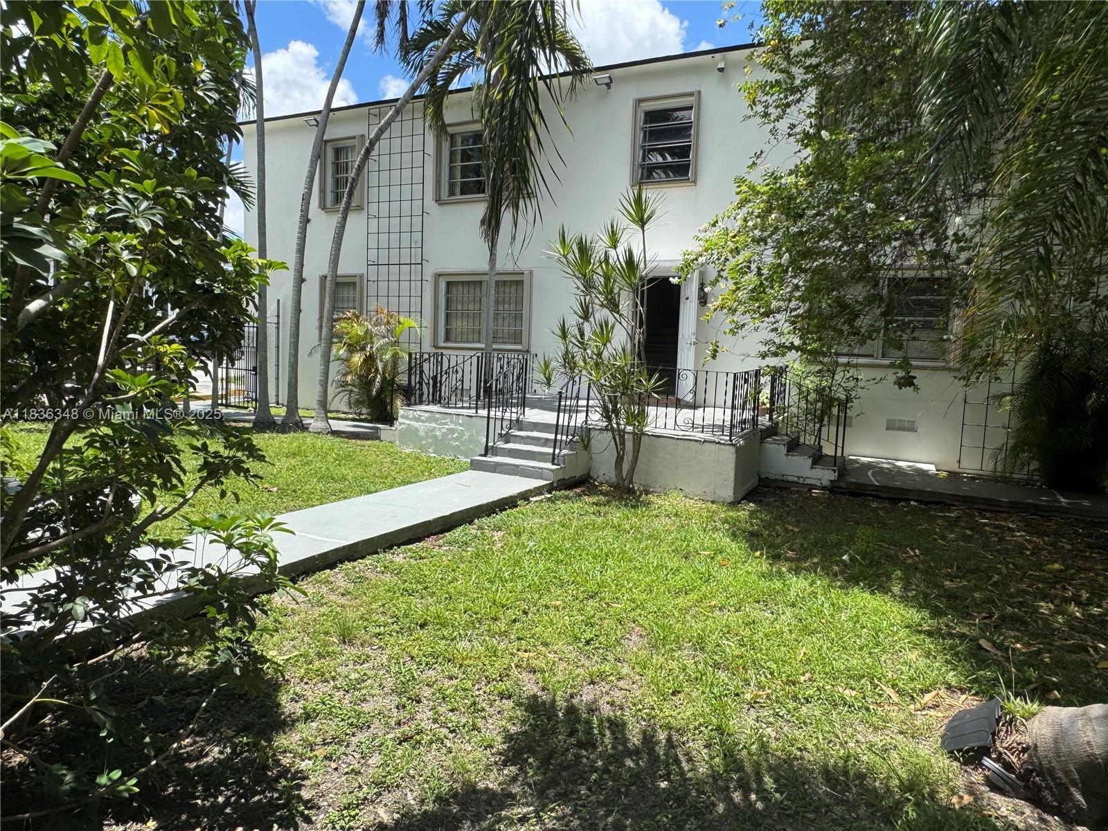 Building Photo - 1421 SW 37th Ave