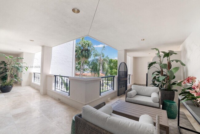 Building Photo - 2424 Fisher Island Dr