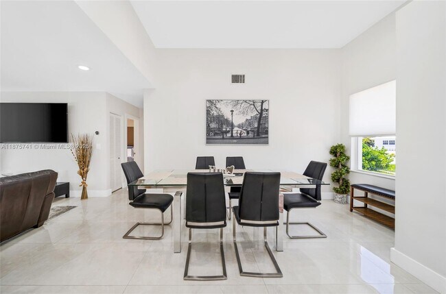 Building Photo - 31 SE 12th St