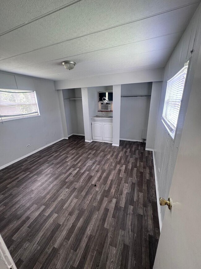 Building Photo - 1707 Reynolds Rd