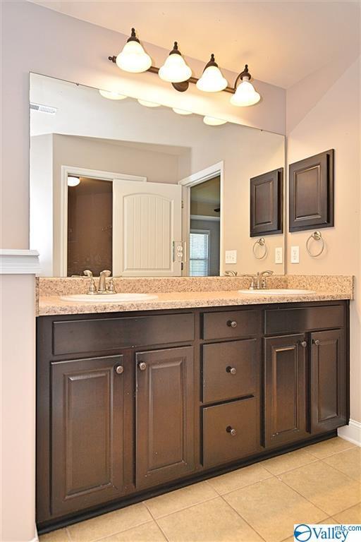 Building Photo - 106 Forest Glade Dr