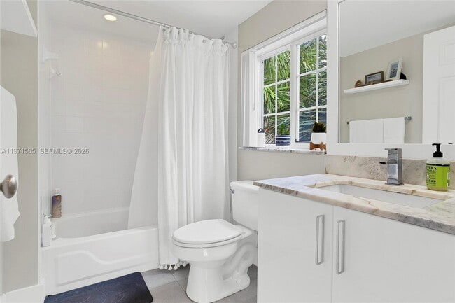 Building Photo - 2009 SE 10th Ave