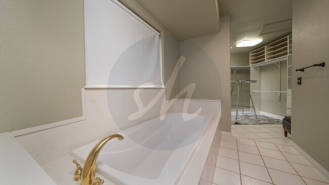 Building Photo - Million Dollar Views in Larkspur