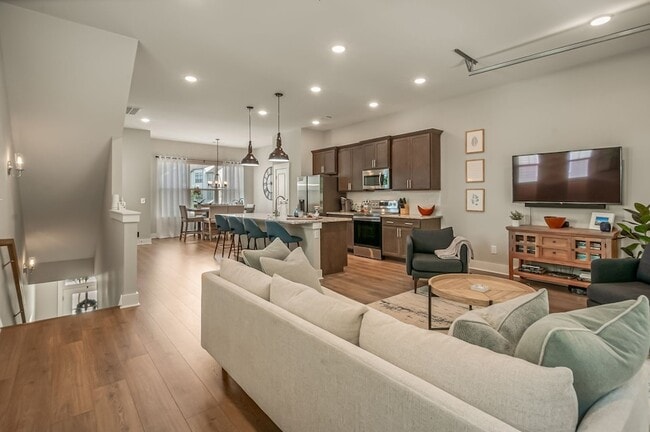 Building Photo - 207 Stonecrest Cir