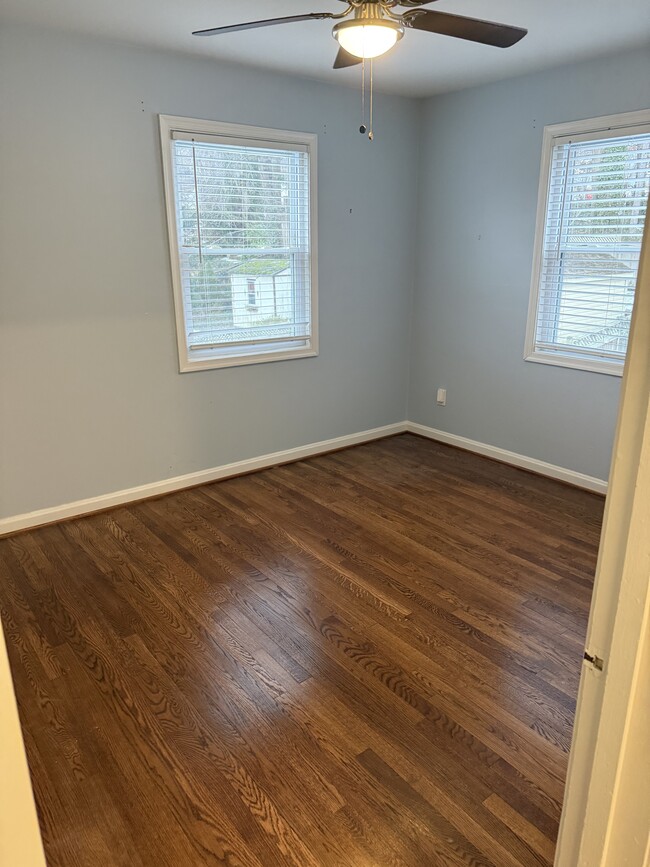 Building Photo - 2321 Riverview Terrace