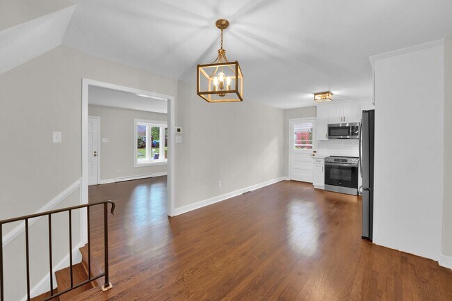 Building Photo - Beautiful Renovated 4 Bedroom 2.5 Bathroom Home for Rent!