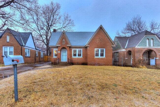 Building Photo - Charming 3-bedroom, 1-bathroom house - Available now!