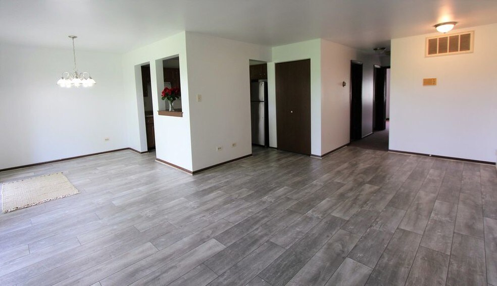 Living room - 333 Memory Ln