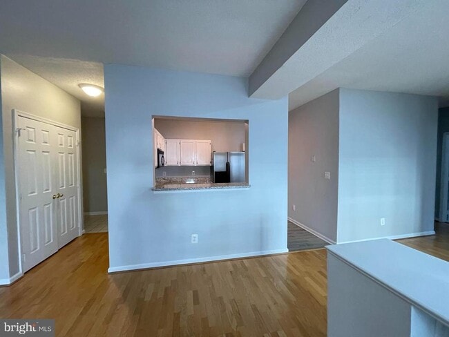 Primary Photo - 1701 Lake Shore Crest Dr