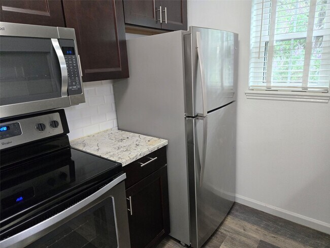 Building Photo - 839 Wax Myrtle Ln