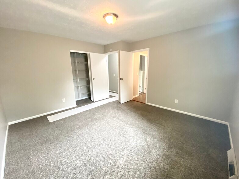 Building Photo - 2047 Zircon St NE