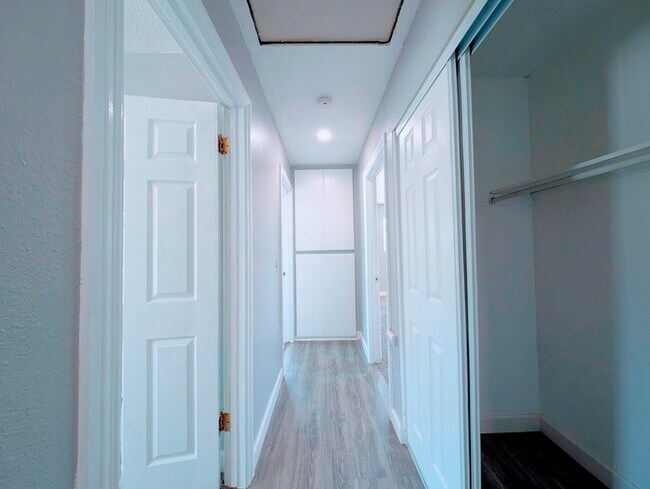 Building Photo - 4 bed with Dual master bedrooms and Solar ...