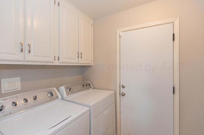 Building Photo - 4203 Woodfield St