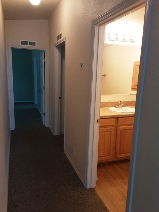 Building Photo - 274 Horseshoe Lake Rd