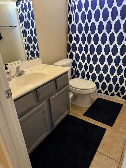 Building Photo - 3927 E Nicole Ave