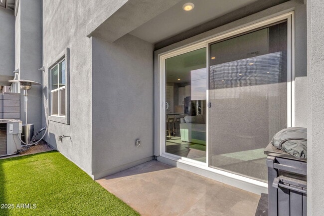 Building Photo - 5823 E Rose Garden Ln