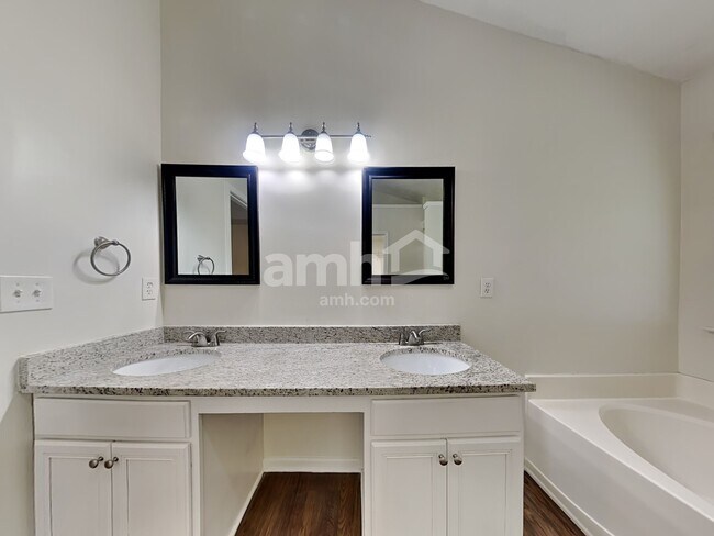 Building Photo - 3254 Ashgrove Ln SW