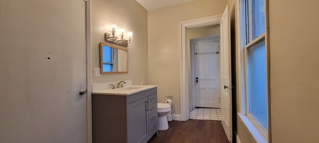 Building Photo - 628 25th St