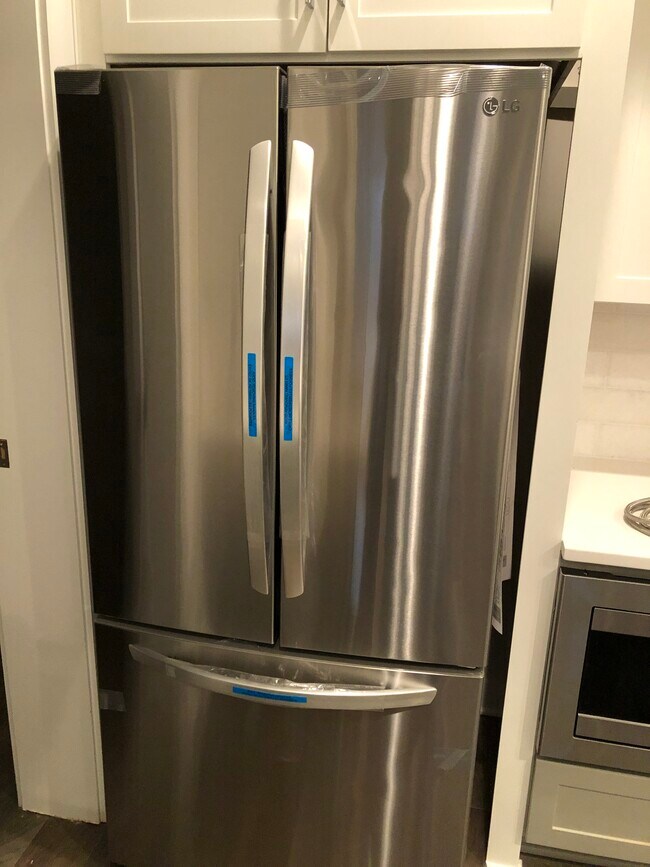 Building Photo - 924 Caruthers Ave