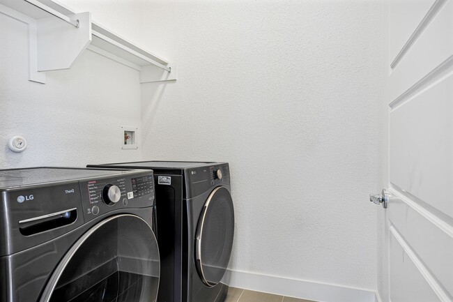 Building Photo - Beautiful Furnished Rental