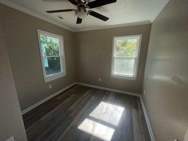 Building Photo - 303 Freeman St SE