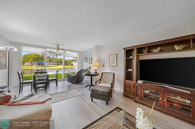 Building Photo - 3611 Oaks Clubhouse Dr