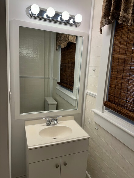 Building Photo - 637 5th Ave