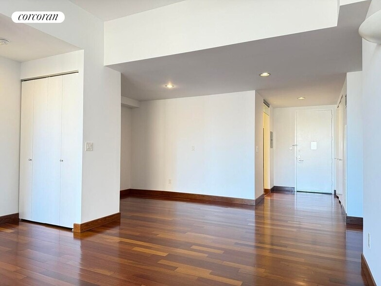 Building Photo - 305 E 63rd St