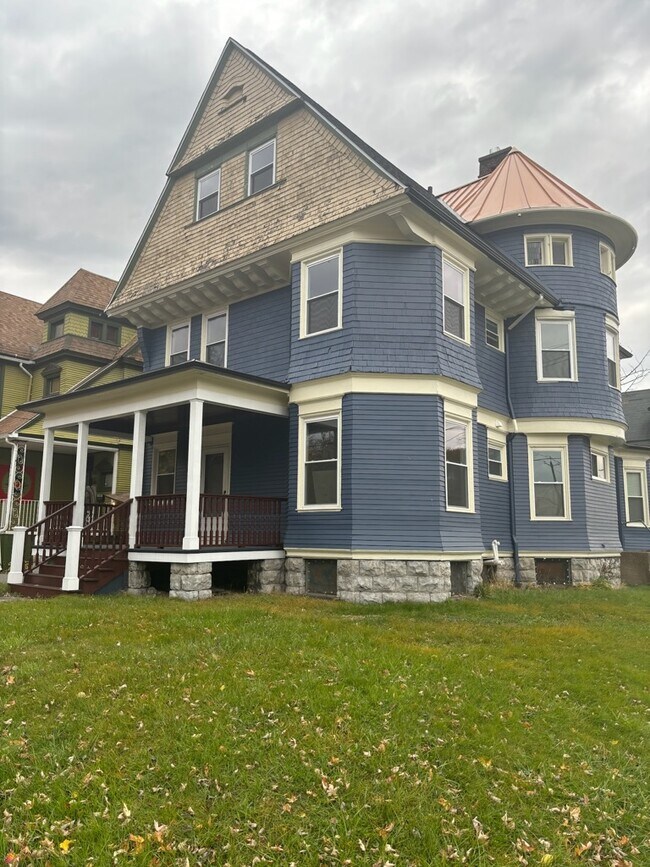 Building Photo - 1093 Ellicott St