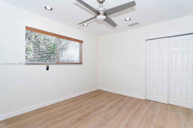 Building Photo - 2011 NE 211th St