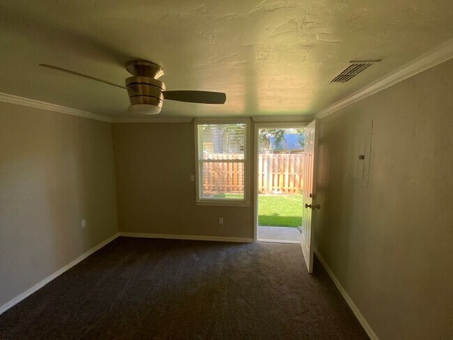 Building Photo - 415-419 SIXTH