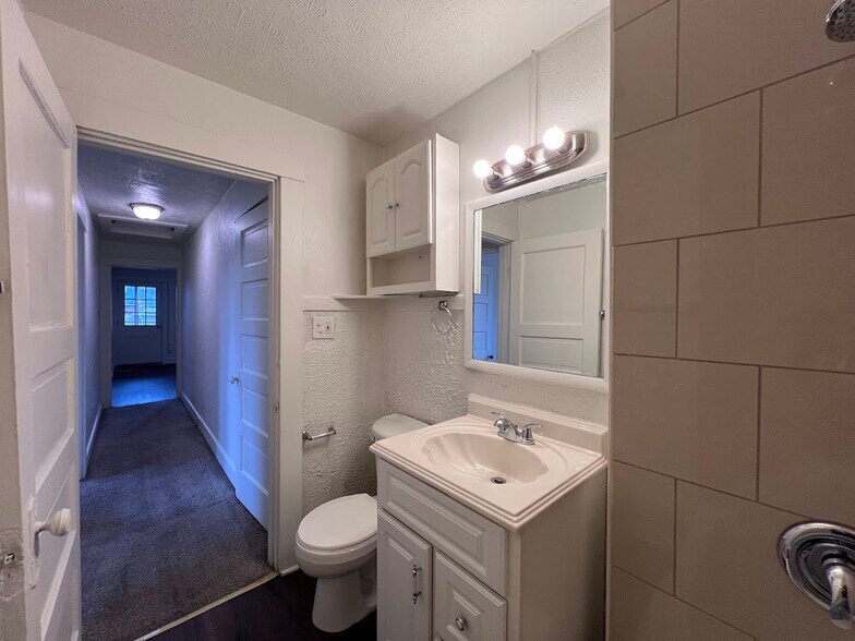 Building Photo - 610 Short St