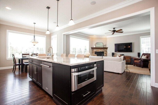 Building Photo - 10652 Arrowwood Dr
