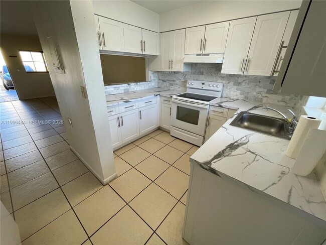 Building Photo - 14902 SW 82nd Ln