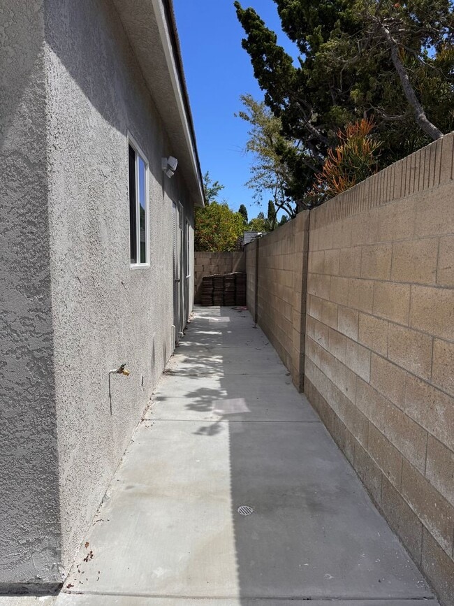 Building Photo - ADU Fountain Valley