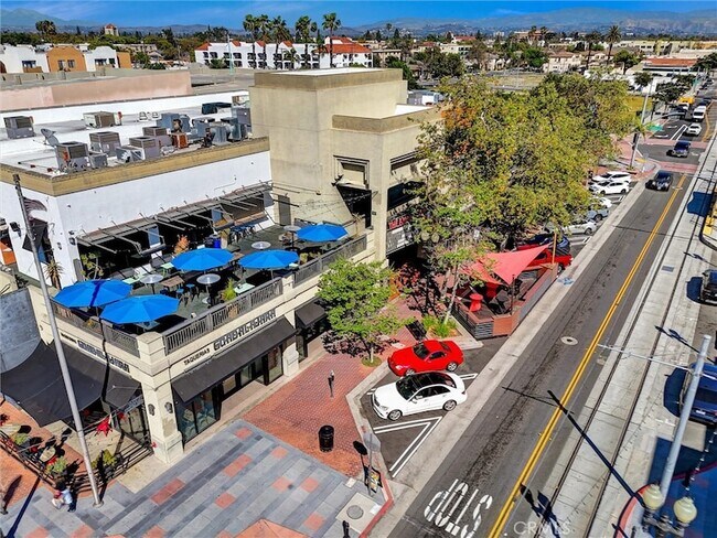 Building Photo - 450 E 4th St