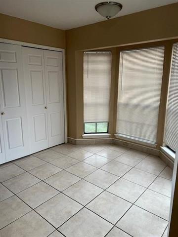 Building Photo - 2302 Oakcrest Dr