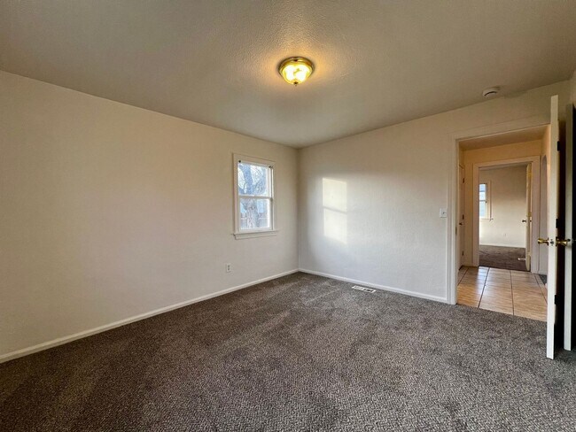 Building Photo - 1408 S 3rd Ave