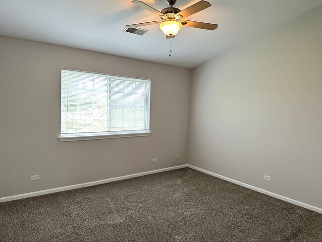 Building Photo - 179 Polaris Dr