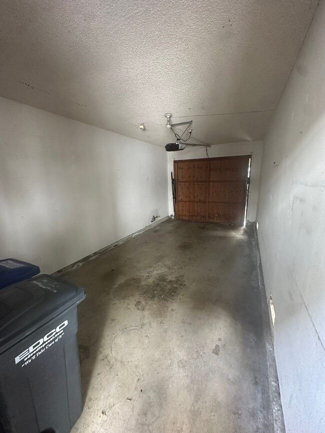 Building Photo - Beautiful 2 bed / 2.5 bath / 1,218 sqft Condo in Solana Beach - Available 01/26