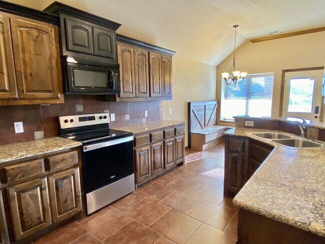 Building Photo - Water Front Property!!  3 Bed, 2 bath with Storm Shelter