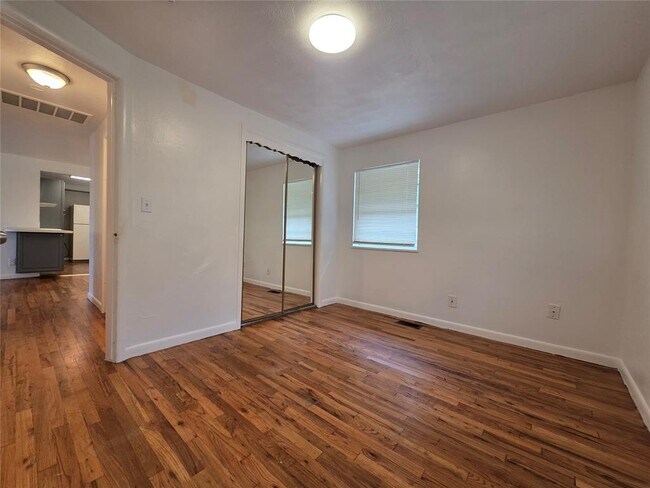 Building Photo - 1005 SW 53rd St