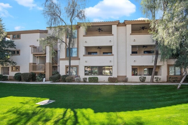 Building Photo - 2550 E River Rd